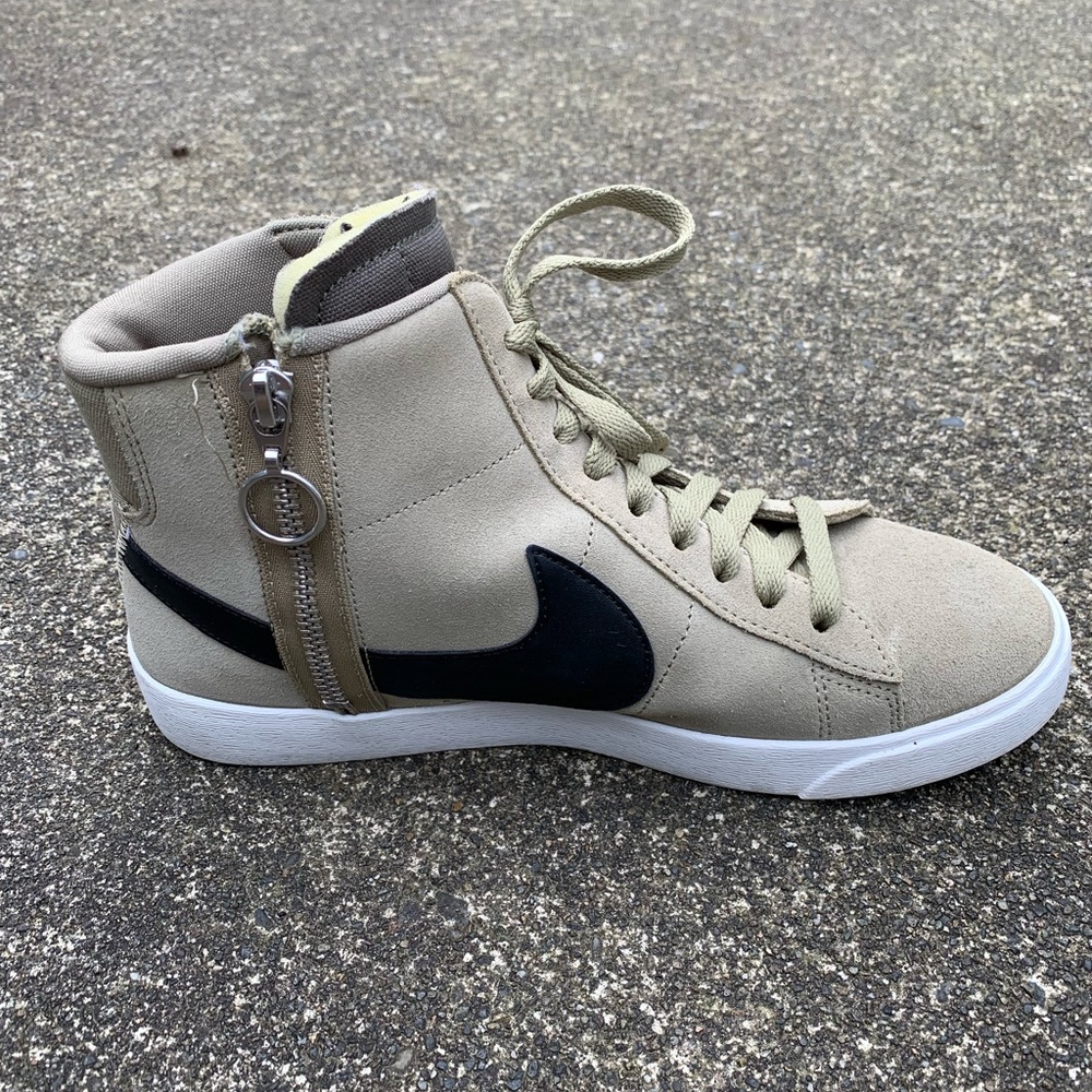 Nike Women’s High Top Sneakers Size 7.5